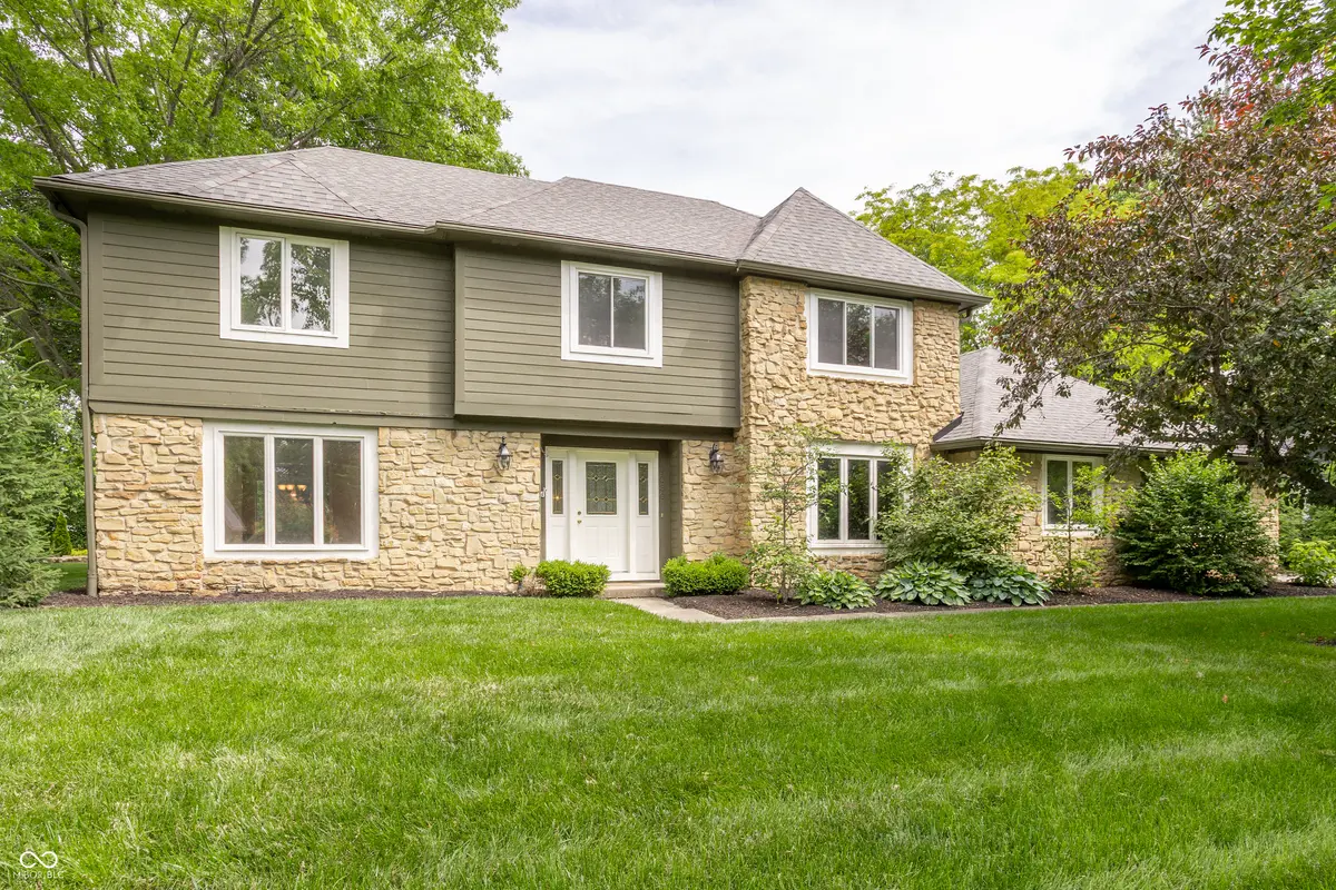 1030 Maxwell LN, Zionsville, IN 46077