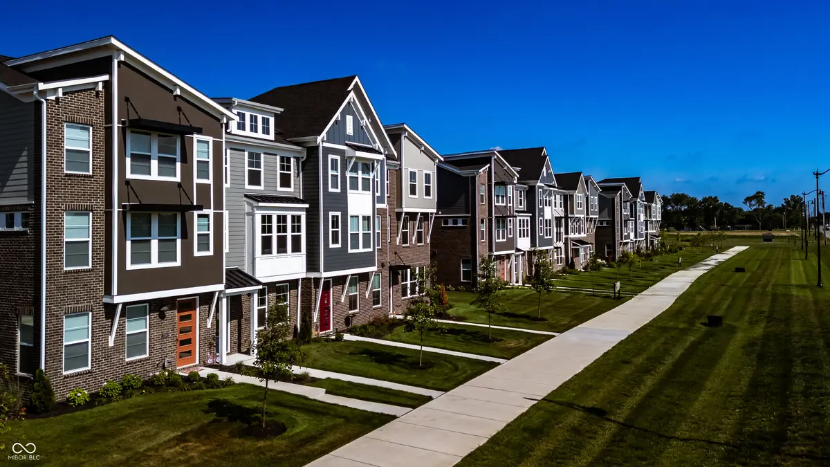6045 Windsor DR #18-707, Mccordsville, IN 46055