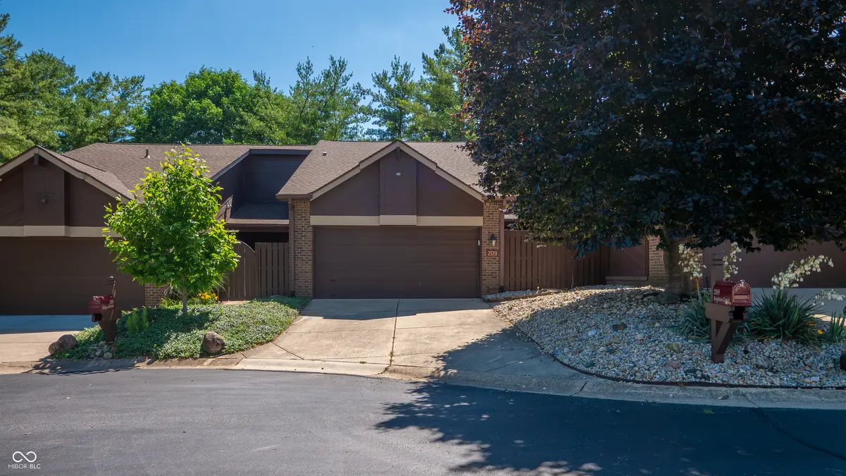 209 Brighton CT, Greenwood, IN 46143