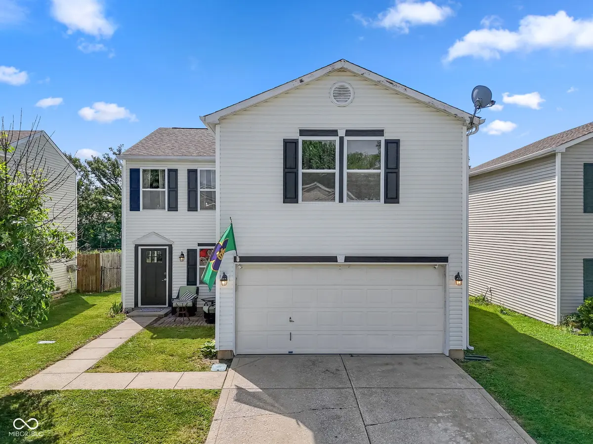 2545 Harvest Moon DR, Greenwood, IN 46143