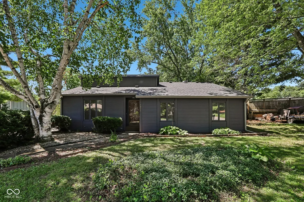 4037 Hillendale DR, Greenwood, IN 46142