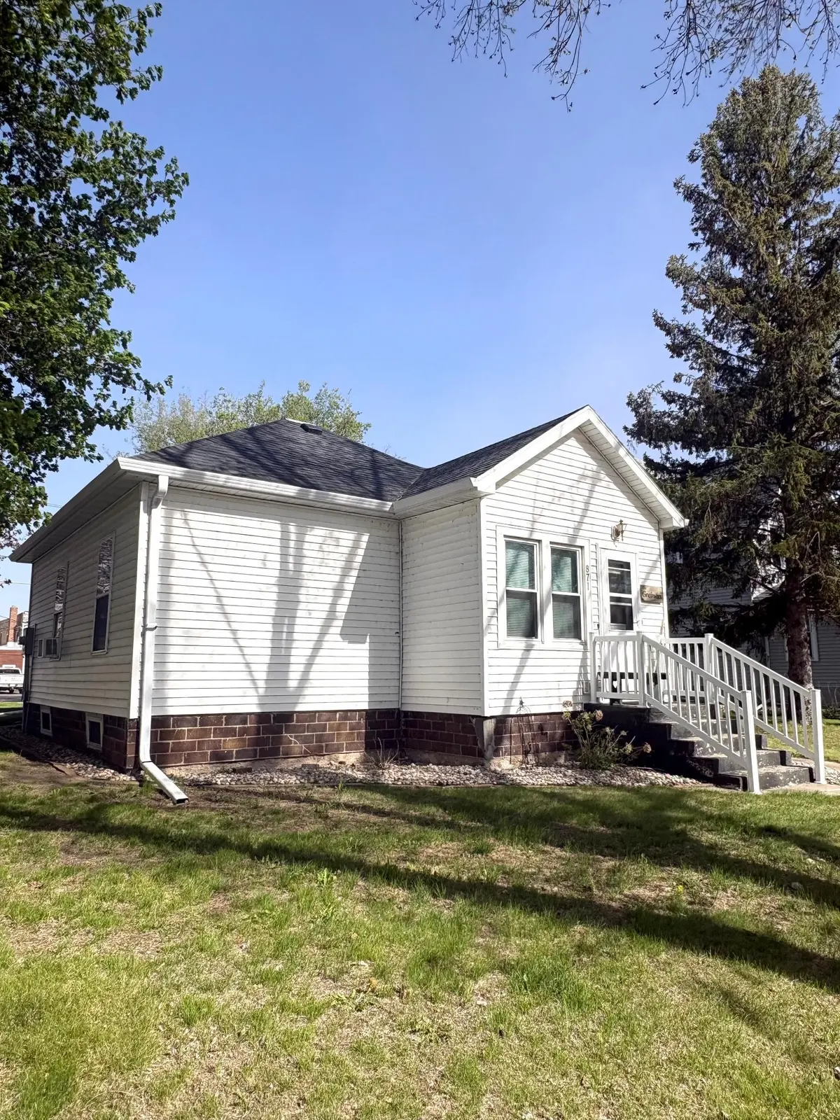 871 7th ST, Dawson, MN 56232