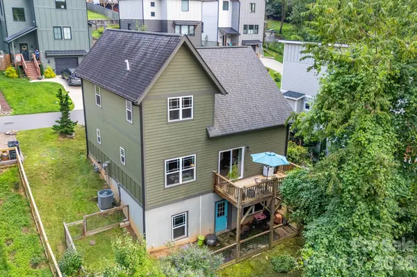 35 Emmett LN, Asheville, NC 28806