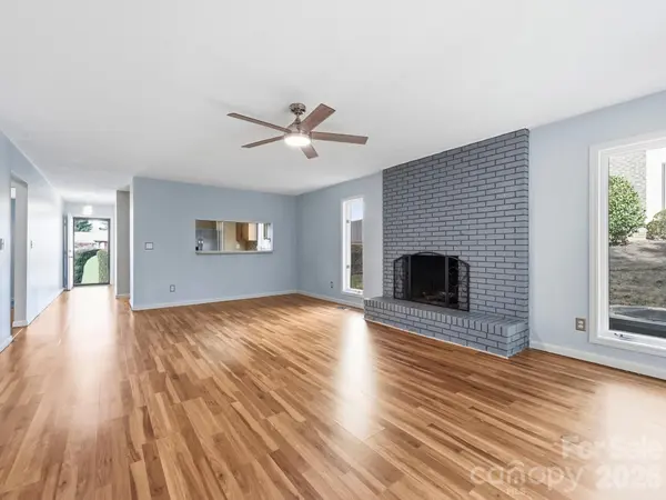 71 Pebble Creek DR, Asheville, NC 28803
