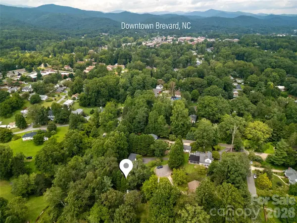72 Memory LN, Brevard, NC 28712