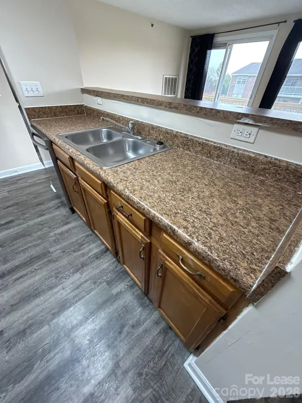 1604 Arlyn CIR, Charlotte, NC 28213