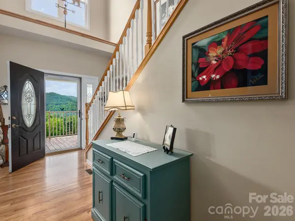 24 Nesbitts Olde Farm RD, Fairview, NC 28730