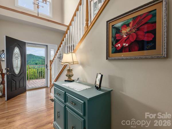 24 Nesbitts Olde Farm RD, Fairview, NC 28730