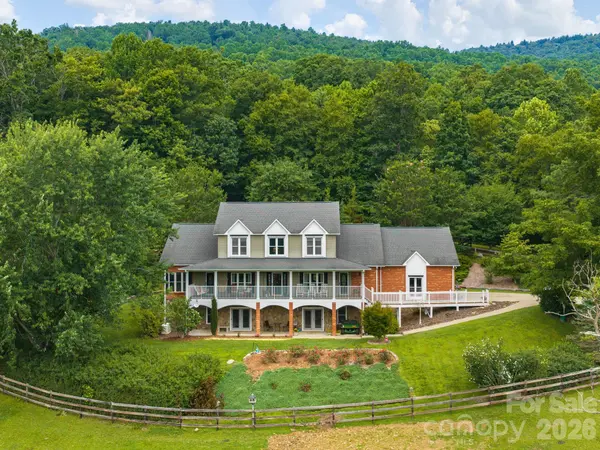 24 Nesbitts Olde Farm RD, Fairview, NC 28730