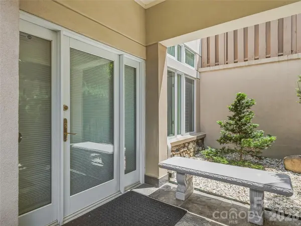 30 Dover ST, Asheville, NC 28804