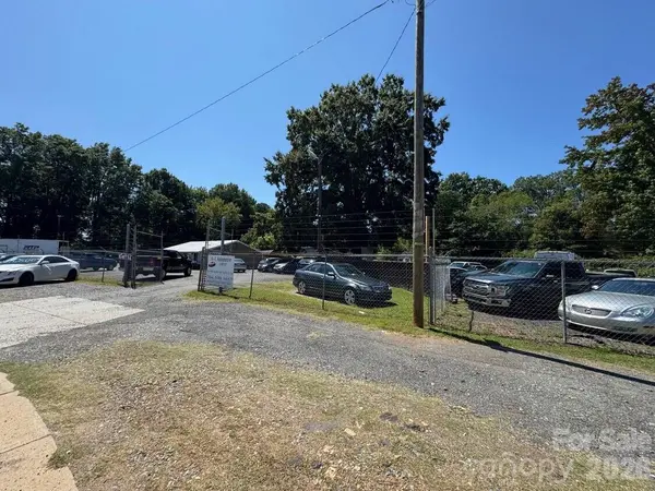 2225 W Sugar Creek RD, Charlotte, NC 28262