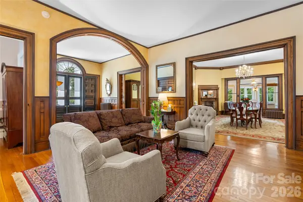 86 Edgemont RD, Asheville, NC 28801