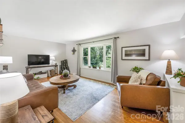 13 Rolling View DR, Asheville, NC 28805