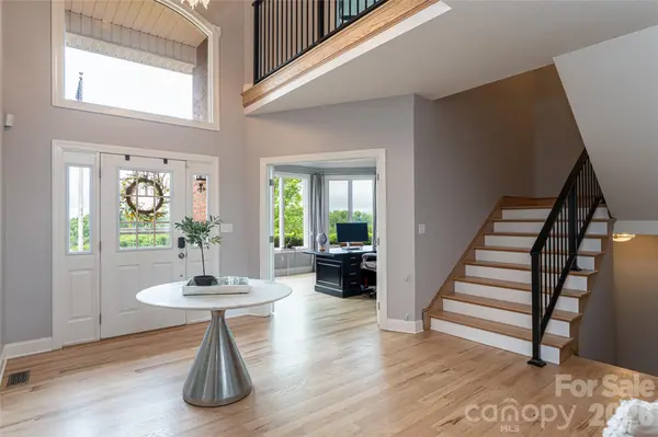 153 Mills PL, Asheville, NC 28804