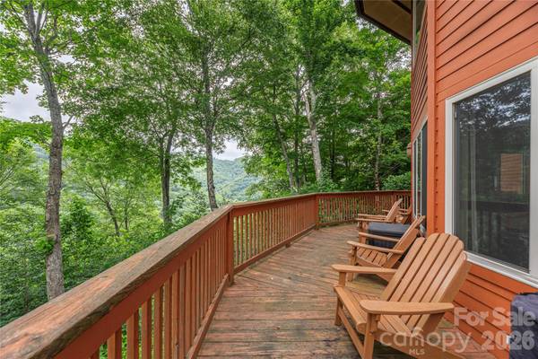 309 Irene LN, Maggie Valley, NC 28751