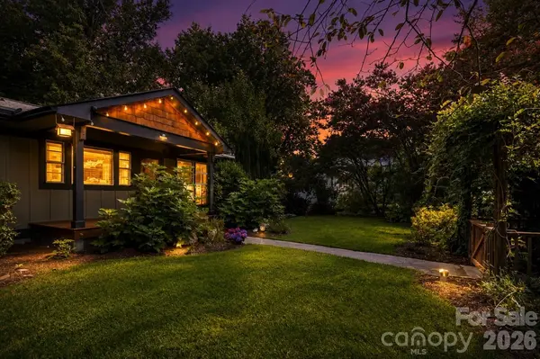 10 Davenport PL, Asheville, NC 28806