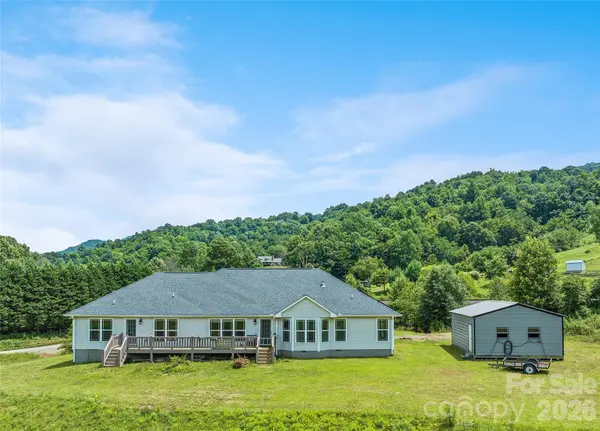 232 Applehill DR, Waynesville, NC 28786