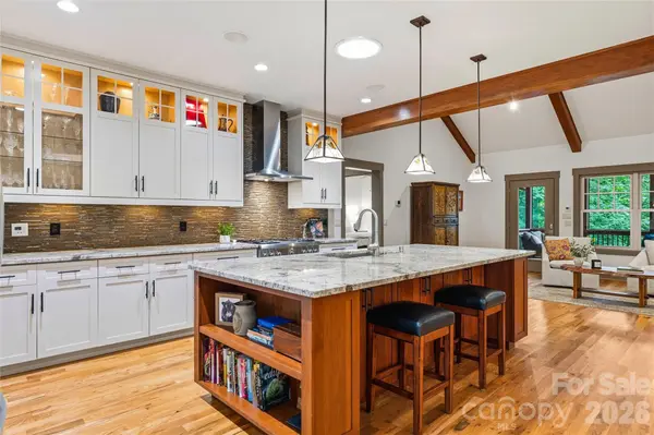 15 E Owl Creek LN, Fairview, NC 28730