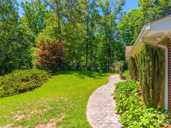 1747 University Heights RD, Cullowhee, NC 28723