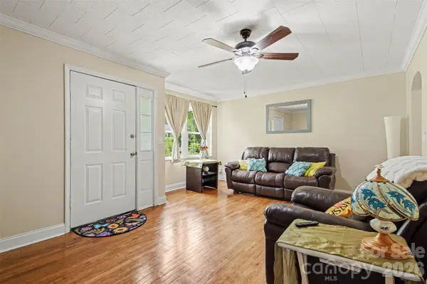 111 Cove AVE, Mount Holly, NC 28120