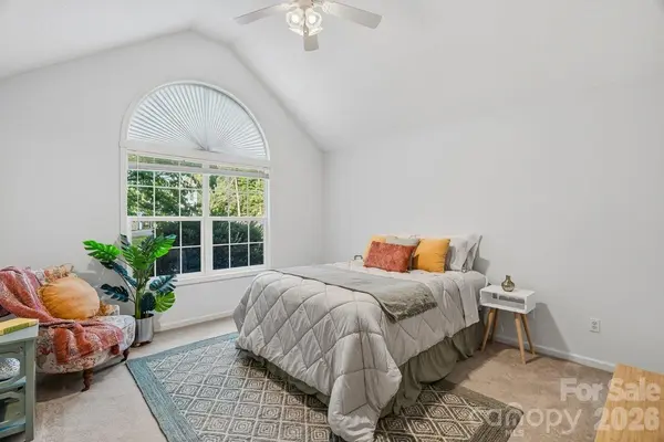 27 Red Maple DR, Weaverville, NC 28787