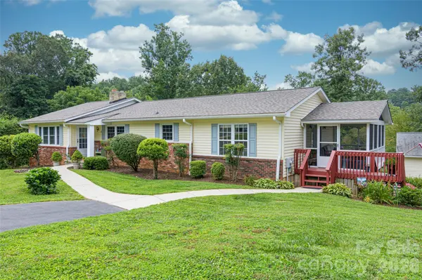 352 Cedar LN, Arden, NC 28704