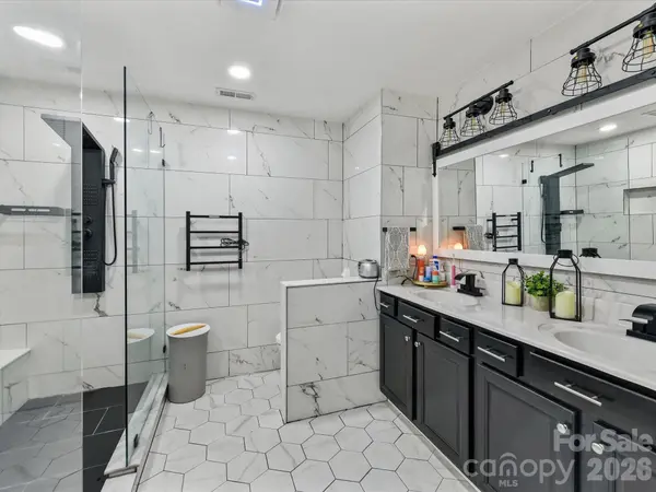1033 Blue Stream LN, Indian Trail, NC 28079