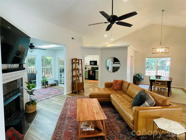 50 Stonebridge DR, Asheville, NC 28805
