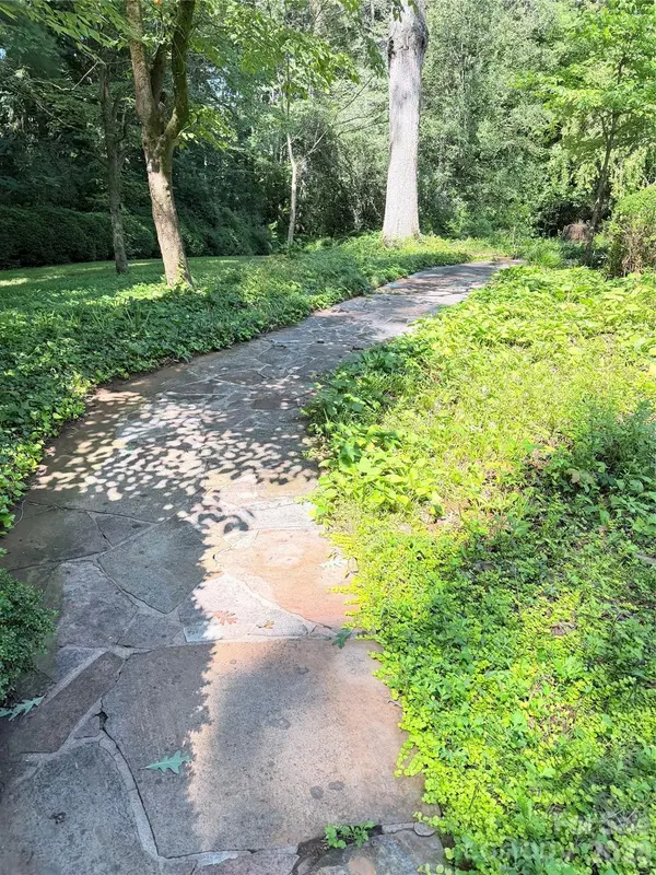 800 W 7th ST, Newton, NC 28658