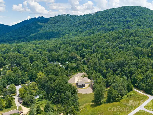 105 Sheila Wynne DR, Hendersonville, NC 28732