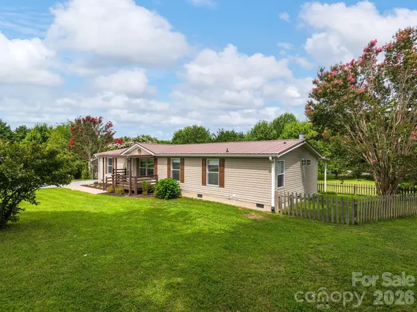 260 Divide LOOP, Flat Rock, NC 28731