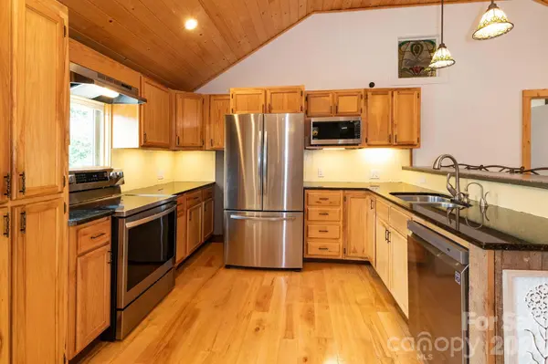 55 Banks Town RD, Weaverville, NC 28787
