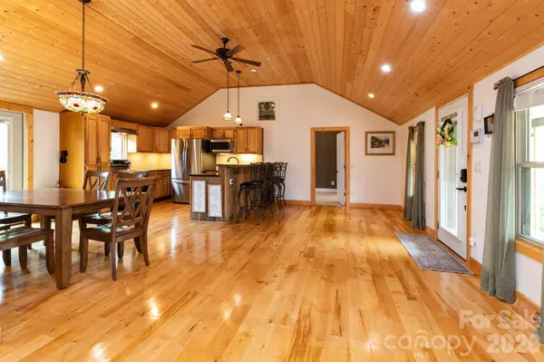 55 Banks Town RD, Weaverville, NC 28787