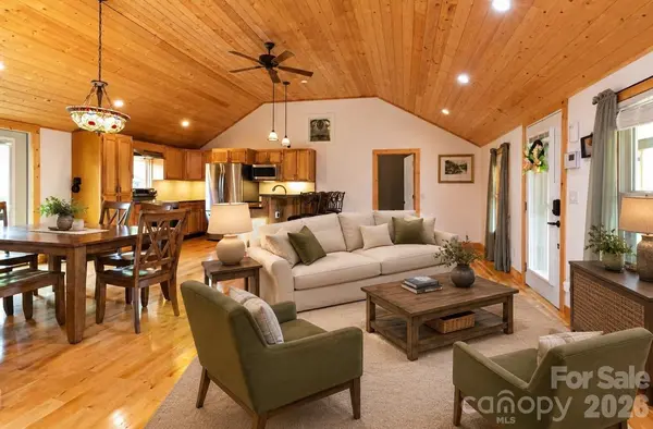 55 Banks Town RD, Weaverville, NC 28787
