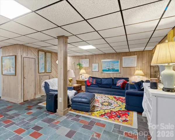 119 Fox Den RD, Mars Hill, NC 28754