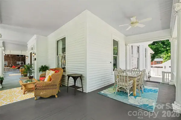 624 Walnut ST, Statesville, NC 28677