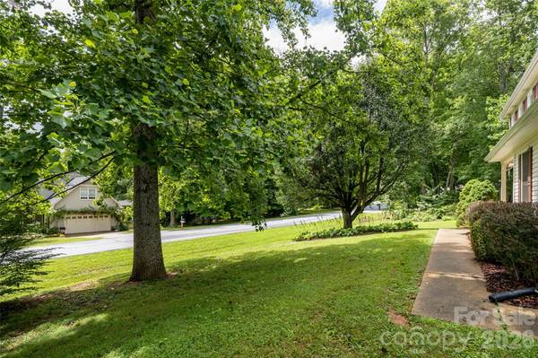 204 Windsor Forest CIR, Fletcher, NC 28732