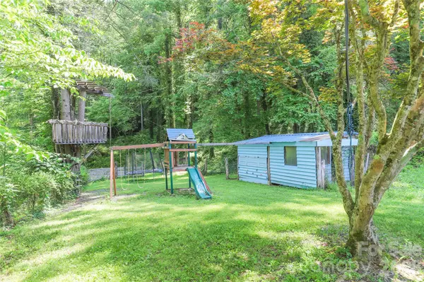 435 Mountain Cove RD, Marshall, NC 28753