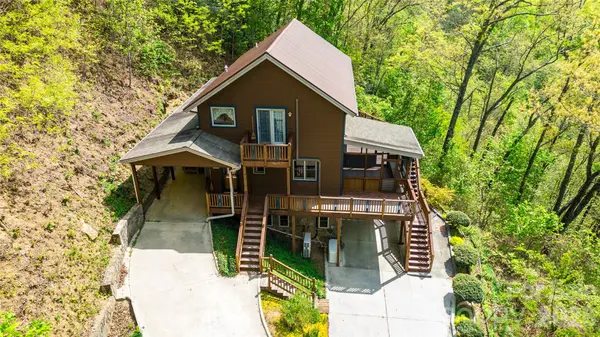 1602 Forest Run RD, Whittier, NC 28789