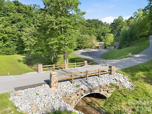 17 Sunny Morning CT, Hendersonville, NC 28792