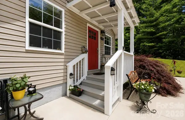 54 Thad Johnson RD, Saluda, NC 28773