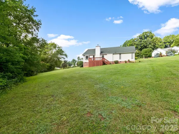 1 Strathmore DR, Arden, NC 28704