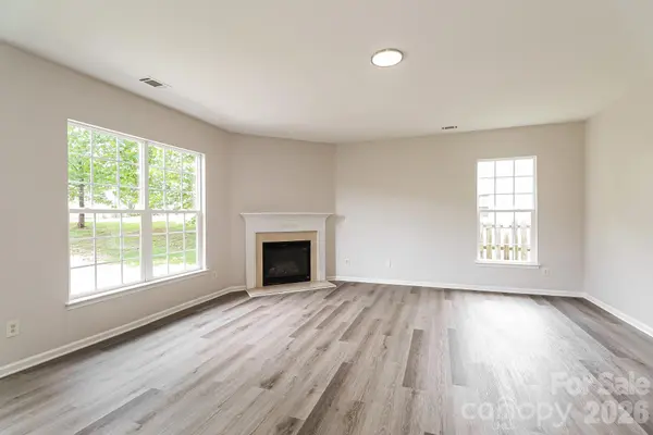 9039 Goldfields DR, Charlotte, NC 28227