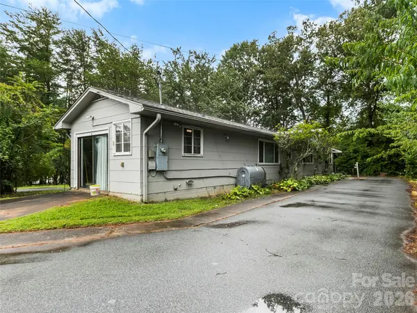 74 Long Shoals RD, Arden, NC 28704