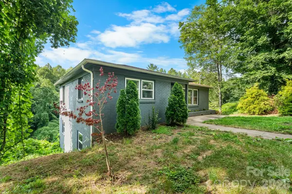 422 Arlington CIR NW, Lenoir, NC 28645