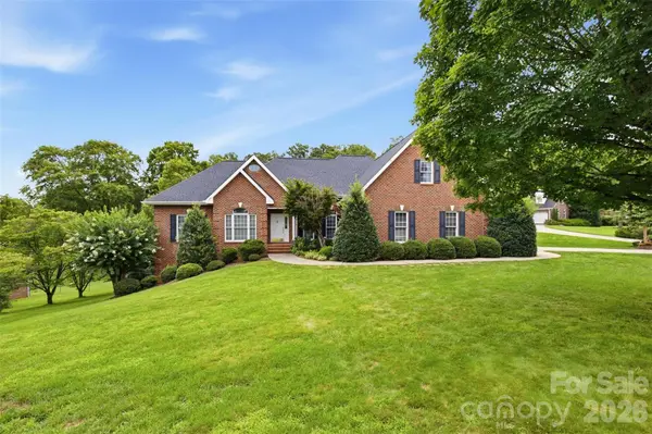 405 Woodridge DR SE, Lenoir, NC 28645