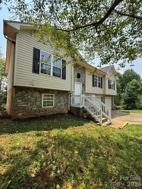 3253 Capital CT, Lenoir, NC 28645