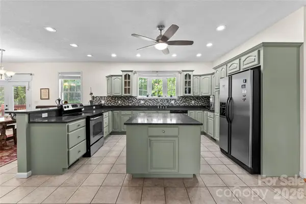 64 Wyoming RD, Asheville, NC 28803