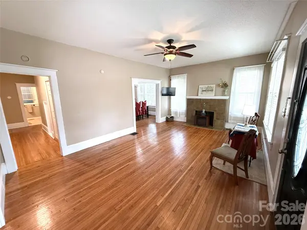 302 S College AVE, Newton, NC 28658