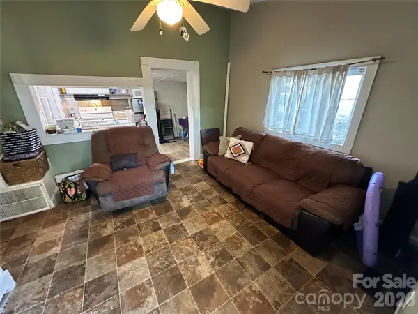 162 Clubhouse DR, New London, NC 28127